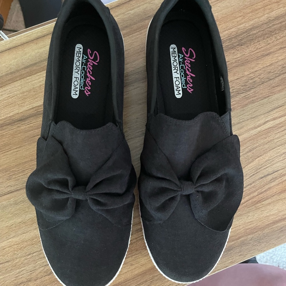 Womens Skechers Size 10 Black Bow Slip Ons